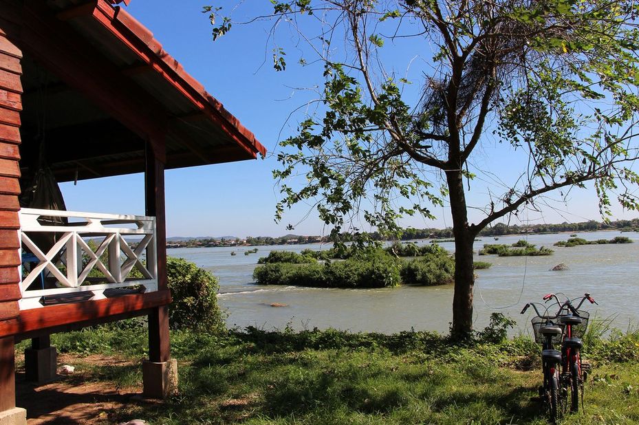 Laos - 4000 Islands - Don Som - homestay bed met klamboe - foto: Daniel de Gruiter